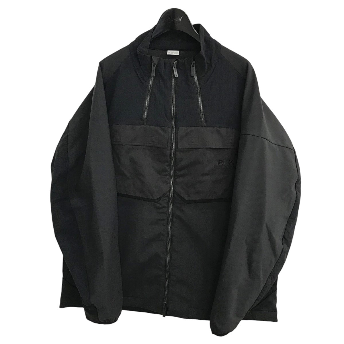 WHITE MOUNTAINEERING(ホワイトマウンテニアリング) 「GORE-TEX INFINIUM STAND COLLAR  JACKET」ゴアテックスジャケットBK2273203 BK2273203 ブラック サイズ 1｜【公式】カインドオルオンライン ...