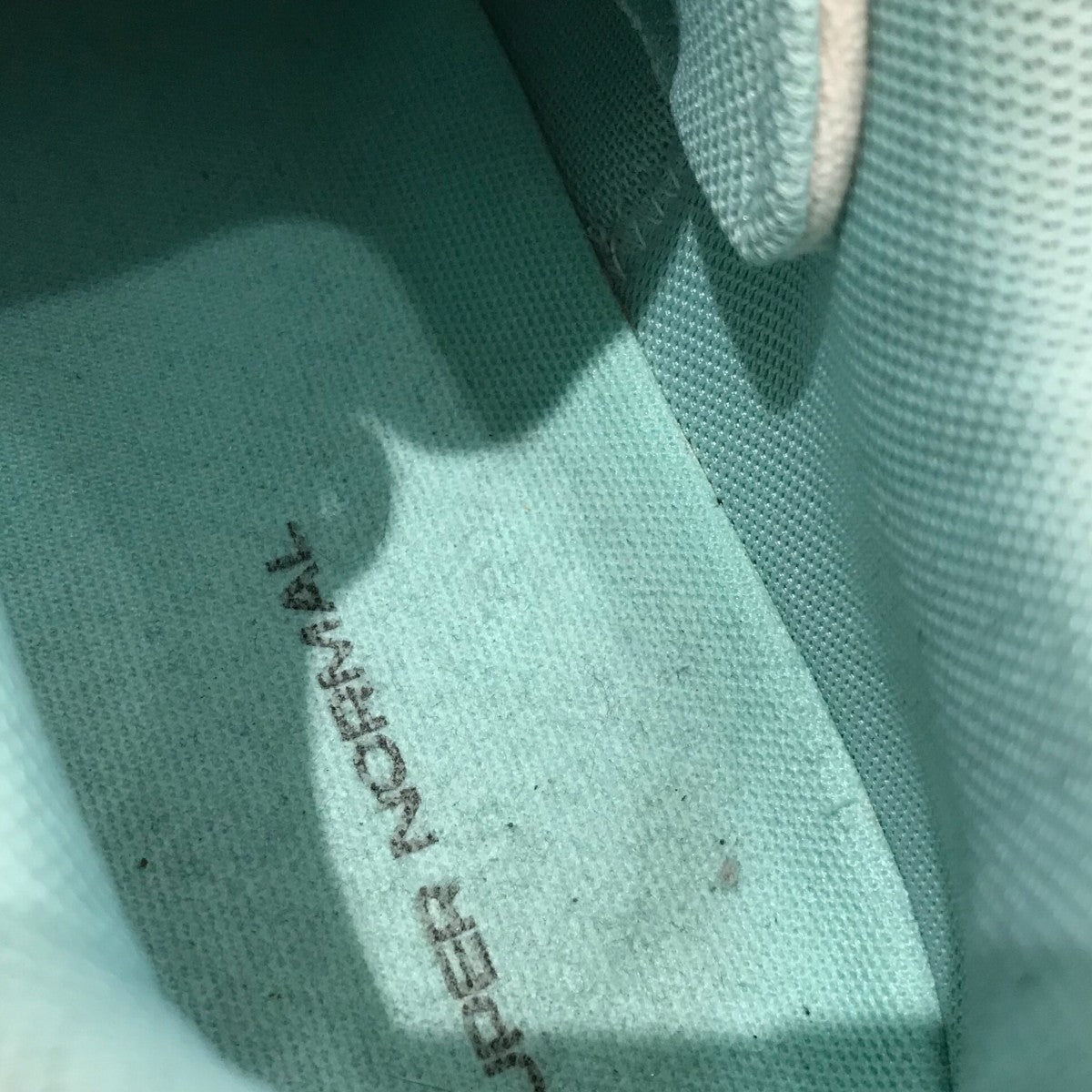 ローカットスニーカー