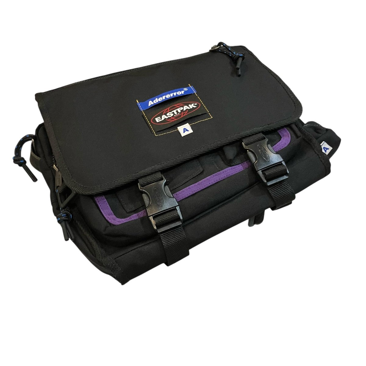 EASTPAK メッセンジャーバッグ 目 EASTPAK×ADER error メッセンジャーバッグ ブラック｜【公式】カインド