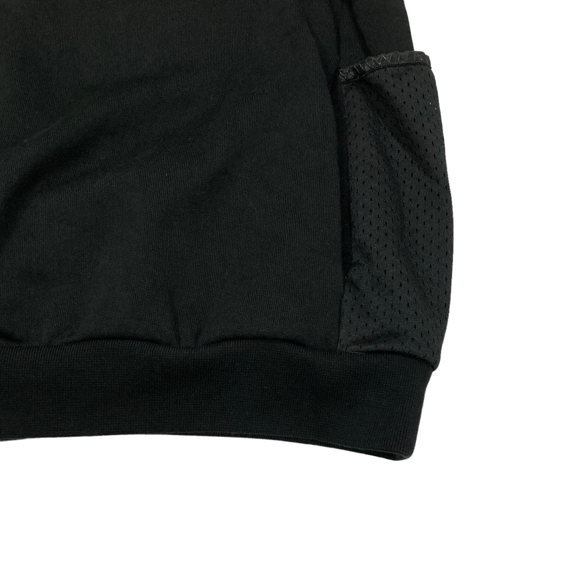 モンクレールのLogo Printed Buttoned Hoodie ロゴプリントフーデッドパーカー 8G00018809KRです。 MONCLER トップス 古着・中古アイテム