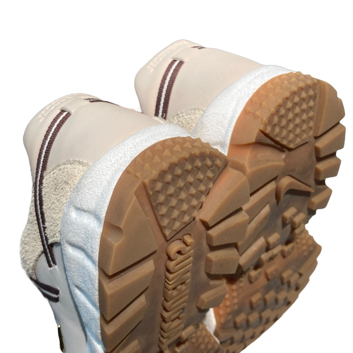 Jacquemus Air Humara LX Light Bone and GoldローカットスニーカーDR0420-001