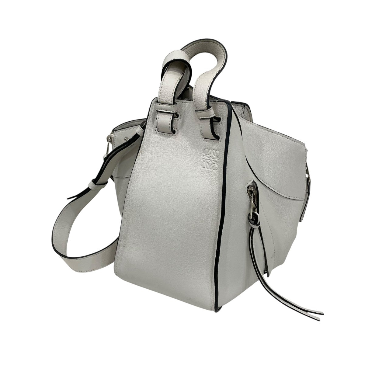 LOEWE(ロエベ) ミディアムショルダーバッグ ホワイト｜【公式