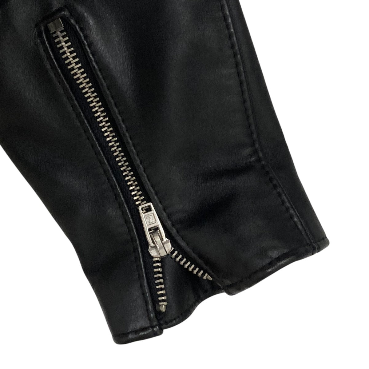 ルイスレザーのCYCLONE レザージャケットです。 Lewis Leathers 古着・中古 アウター アイテム