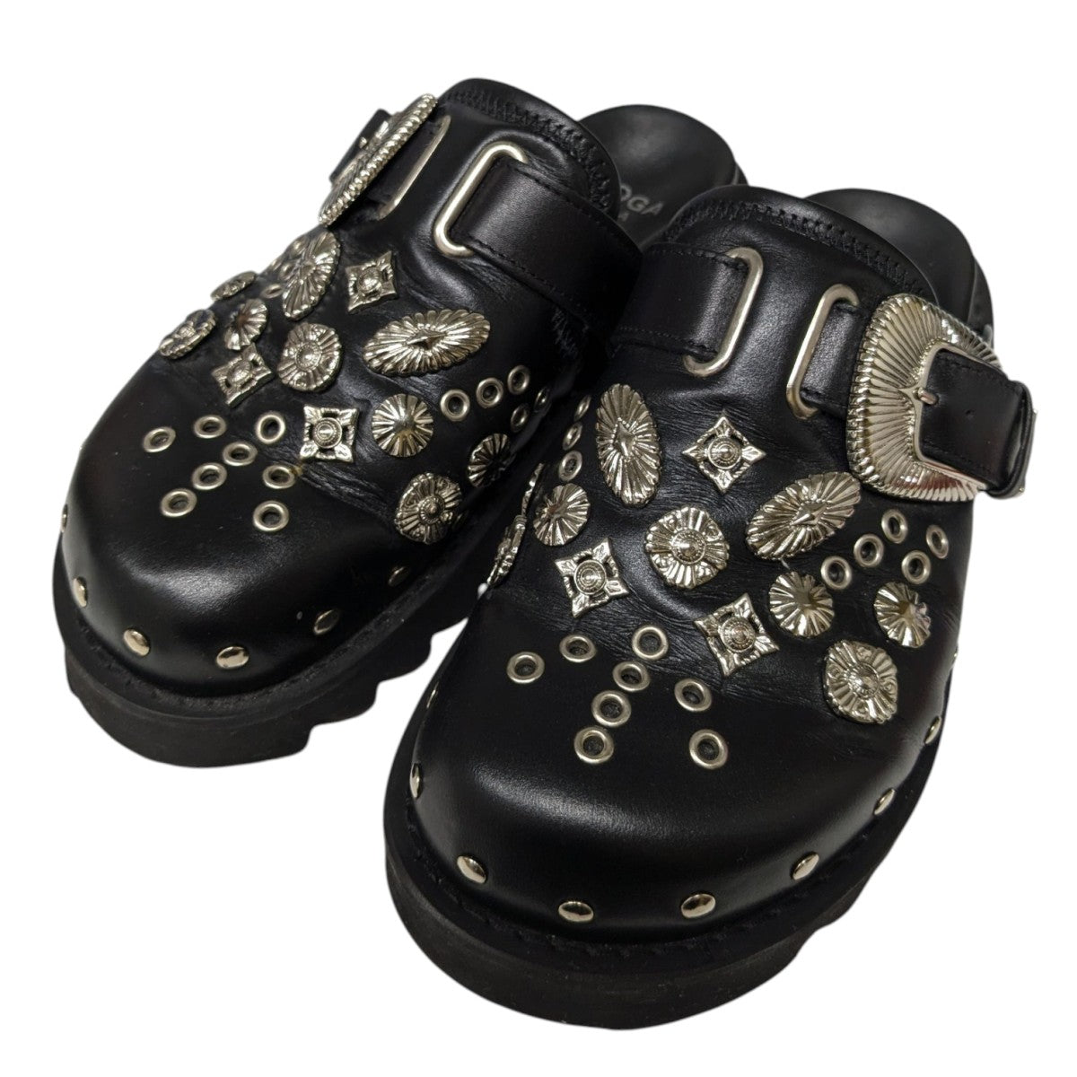 TOGA PULLA(トーガプルラ) eyelet metal sabotサンダル ブラック