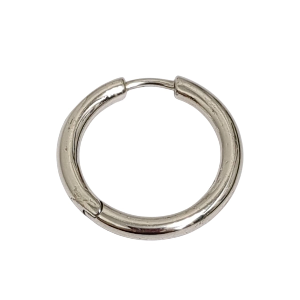トムウッド　シルバー フープピアス　片耳のみ TOM WOOD(トムウッド) 片耳ピアス シルバー｜【公式】カインドオル