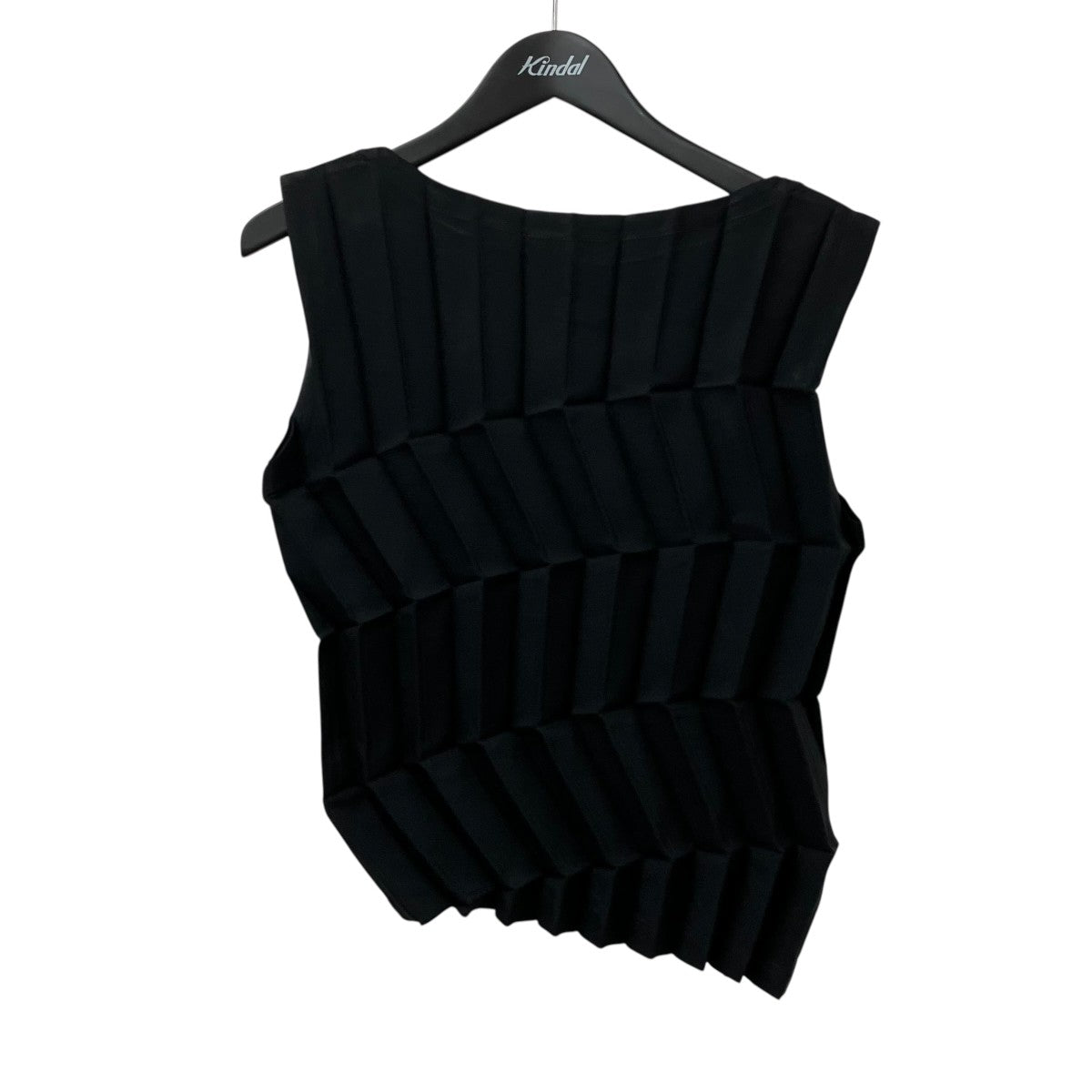 me ISSEY MIYAKE(ミーイッセイミヤケ) ZIG ZAG PLEATSノースリーブ