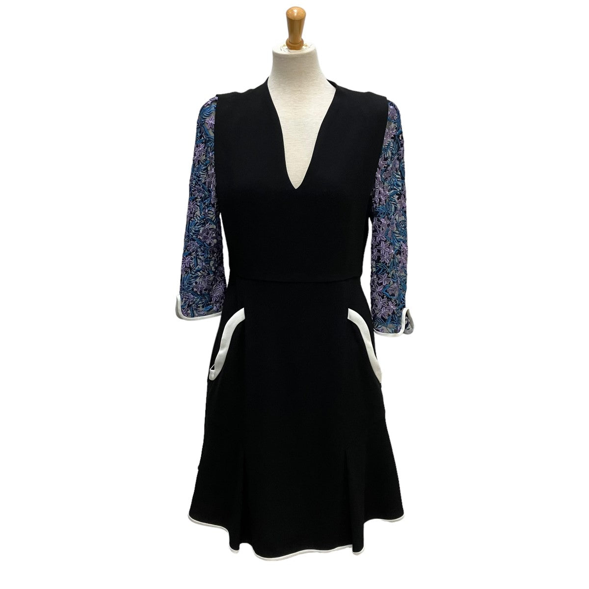 ○サイズマメクロゴウチ Tulle Embroidered Sleeve Dress