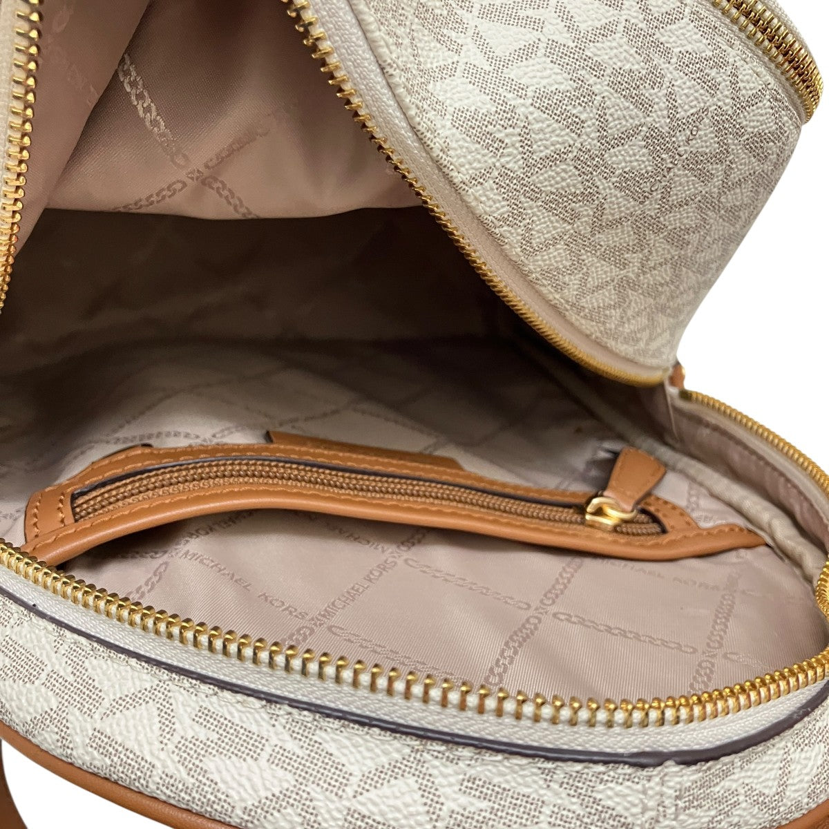 MICHAEL KORS モノグラムリュック30S7GEZB1B 古着・中古-6枚目のアイテム画像