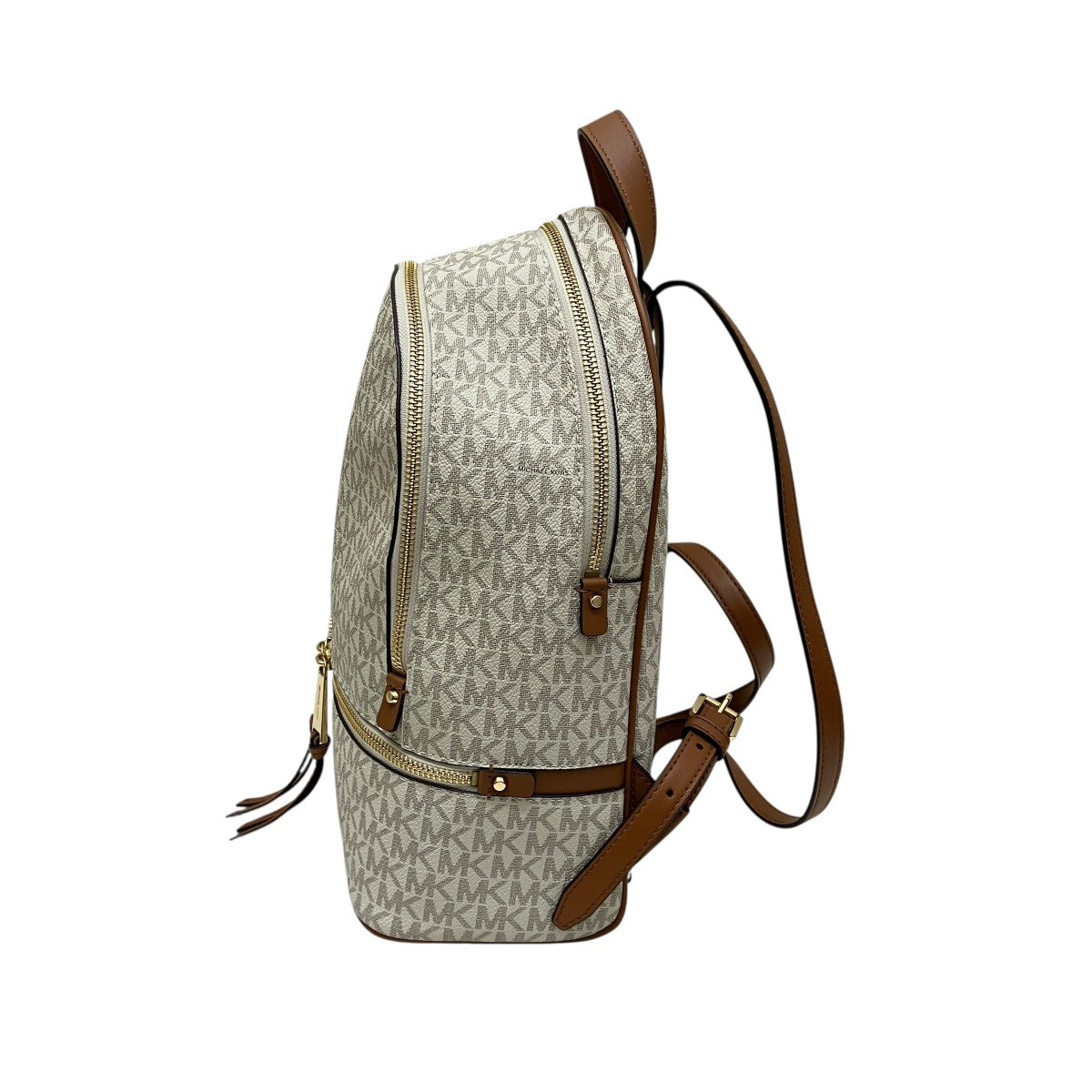 ロゴ柄リュック