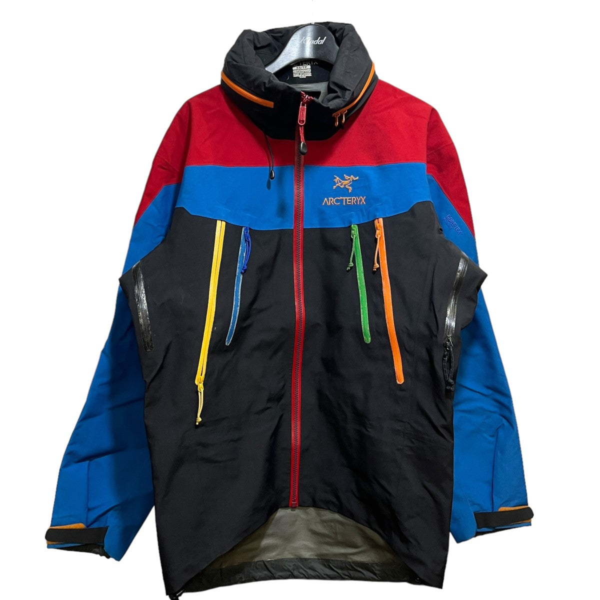 ARC’TERYX(アークテリクス) BEAMS別注 35周年記念 GORE-TEX クレイジーカラーシータSVジャケット 1010024660-36  ブラック×ブルー サイズ XS｜【公式】カインドオルオンライン ブランド古着・中古通販【kindal】