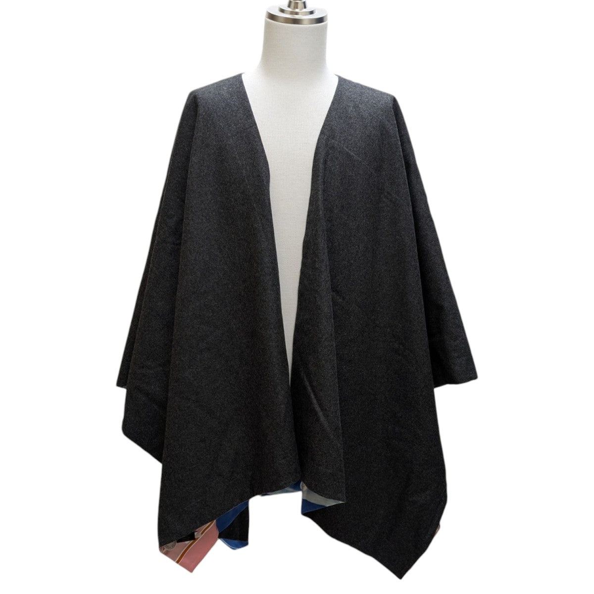 Y　お値下げ☆エルメス☆カシミヤシルク HERMES(エルメス) カシミヤシルクケープ グレー｜【公式】カインドオル
