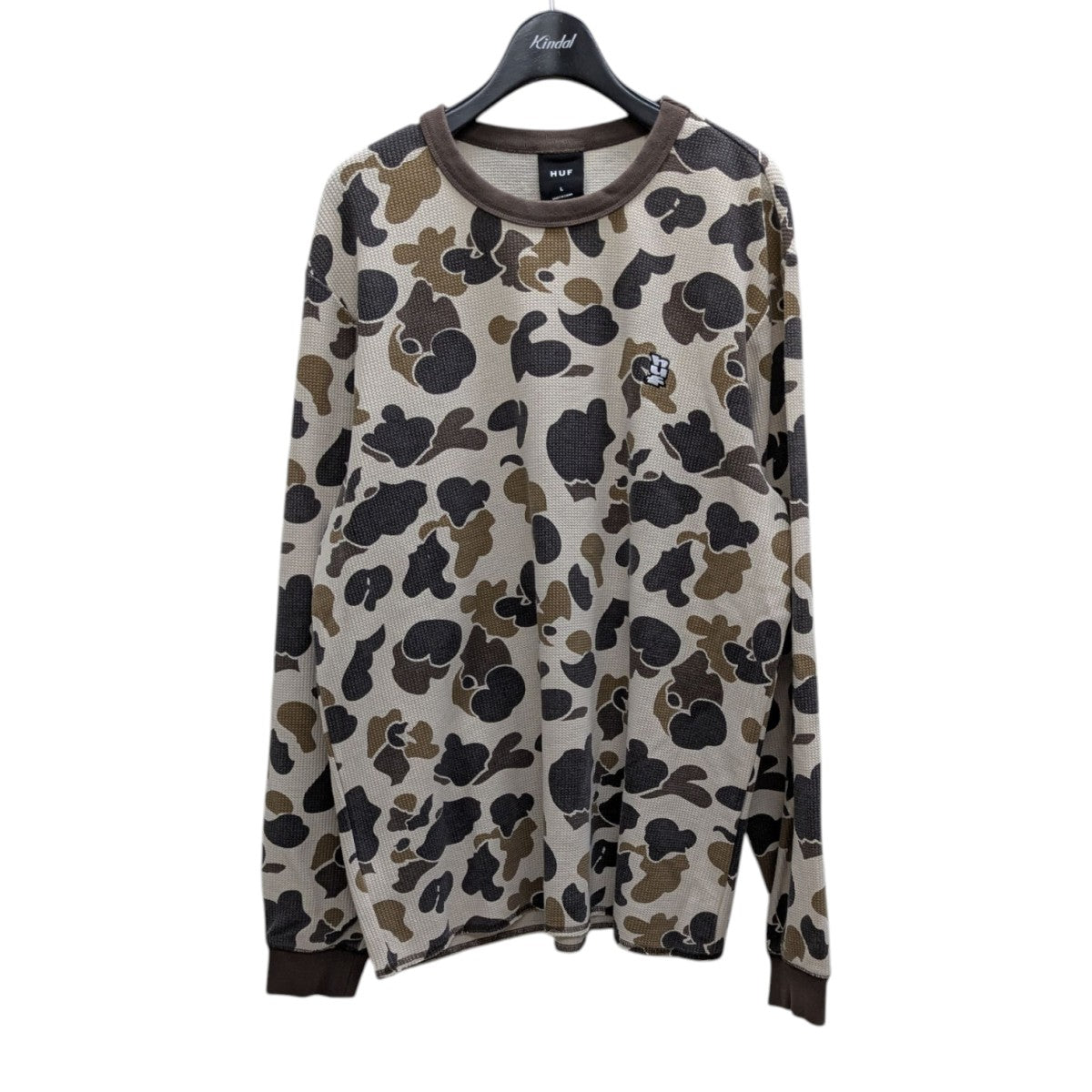 HUF SHRADER CAMO L S THERMAL -DUCK CAMO カモ柄ロゴ刺しゅうサーマル長袖カットソ 古着・中古-1枚目のアイテム画像
