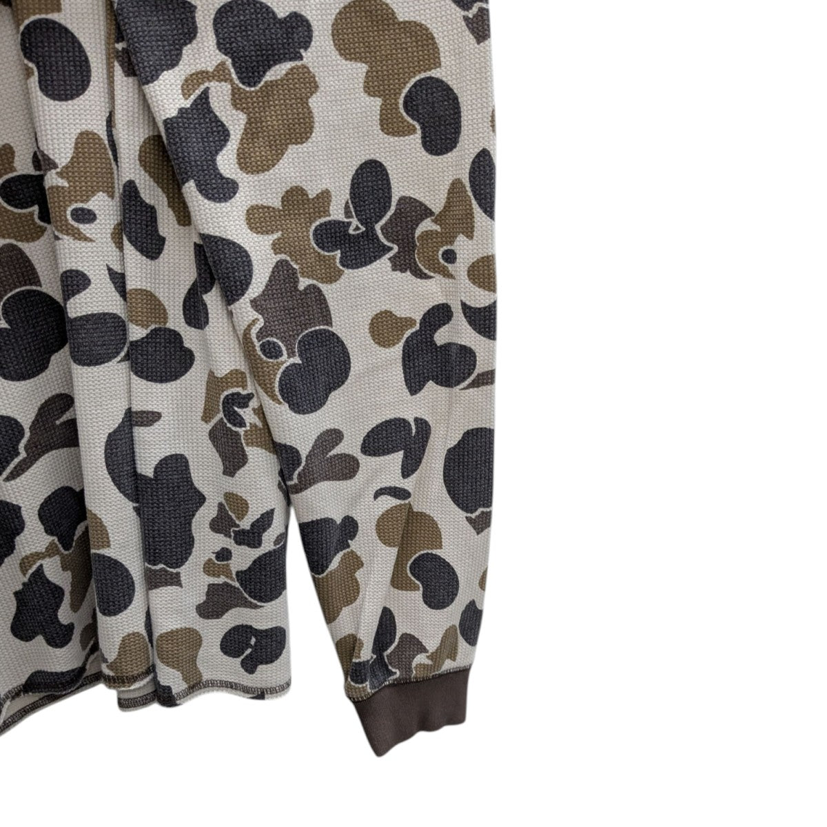 HUF SHRADER CAMO L S THERMAL -DUCK CAMO カモ柄ロゴ刺しゅうサーマル長袖カットソ 古着・中古-5枚目のアイテム画像
