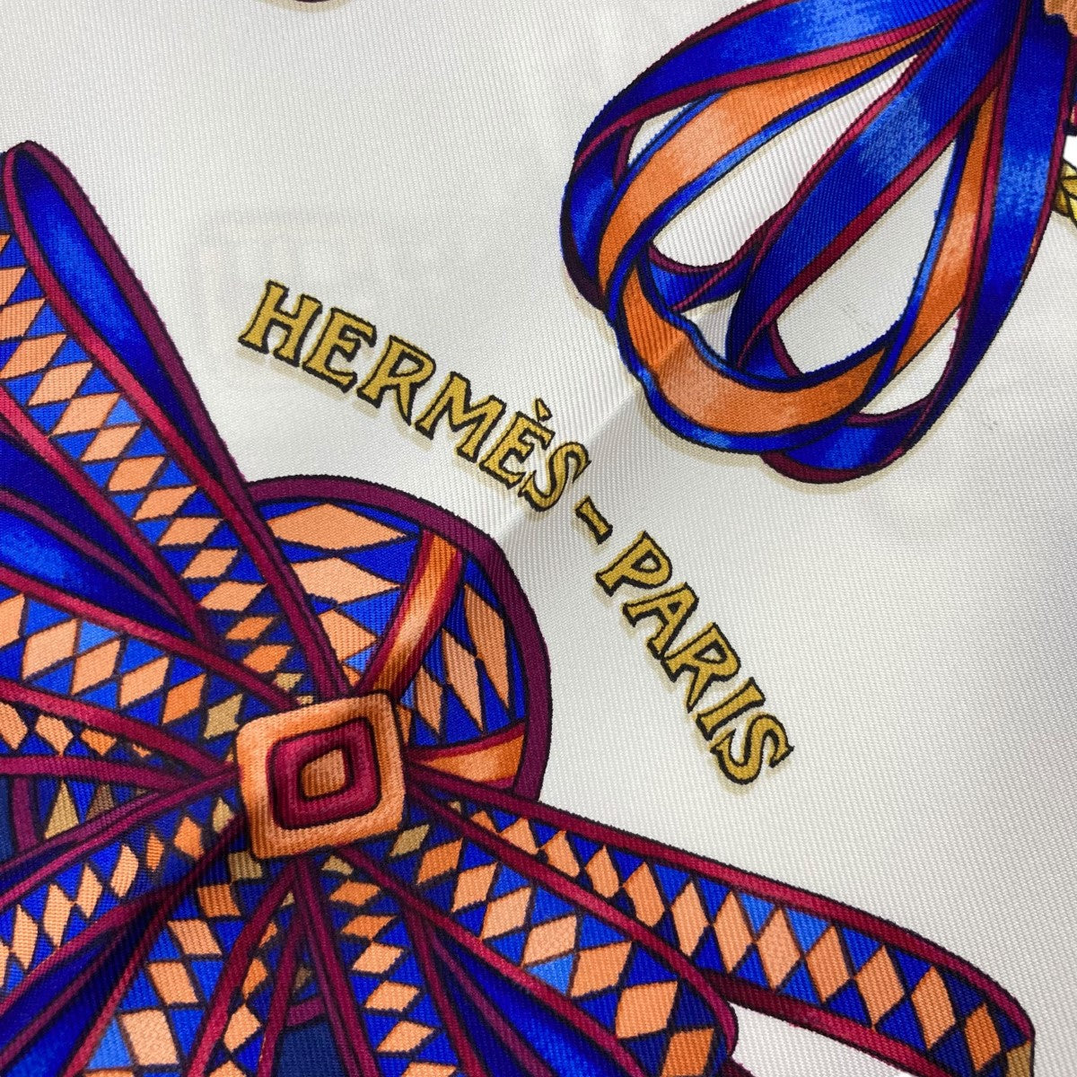 カレ90 LES RUBANS DU CHEVAL