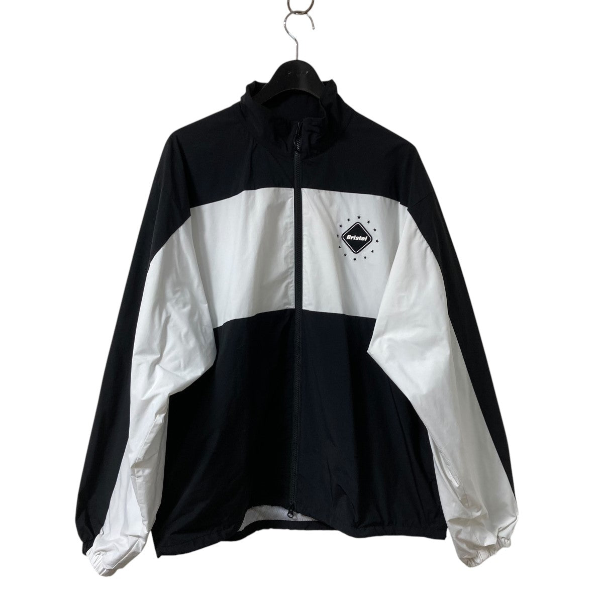 F．C．R．B．(エフシーアールビー) PANELED STAND COLLAR TRAINING JACKETウィンドブレーカーFCRB  222008 FCRB 222008 ブラック サイズ L｜【公式】カインドオルオンライン ブランド古着・中古通販【kindal】