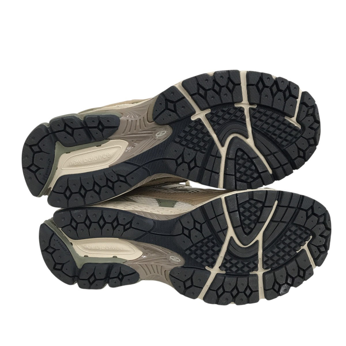 スニーカーM1906NE