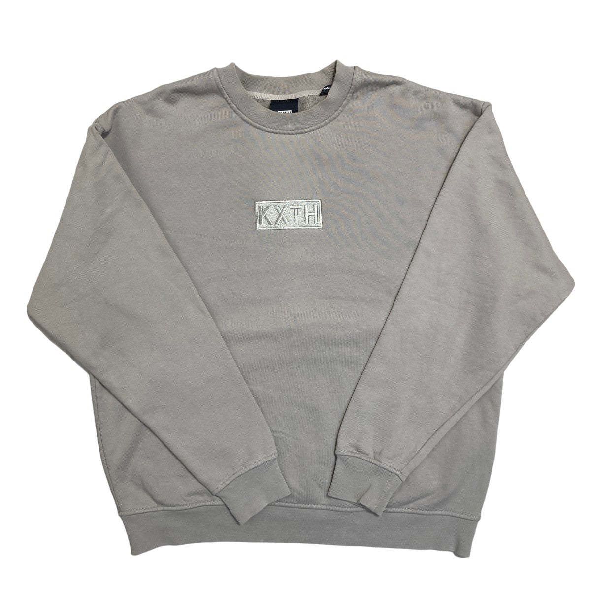 KITH(キス) 23SSCyber Monday Crewneckロゴ刺繍 クルーネックスウェット ベージュ サイズ  L｜【公式】カインドオルオンライン ブランド古着・中古通販【kindal】