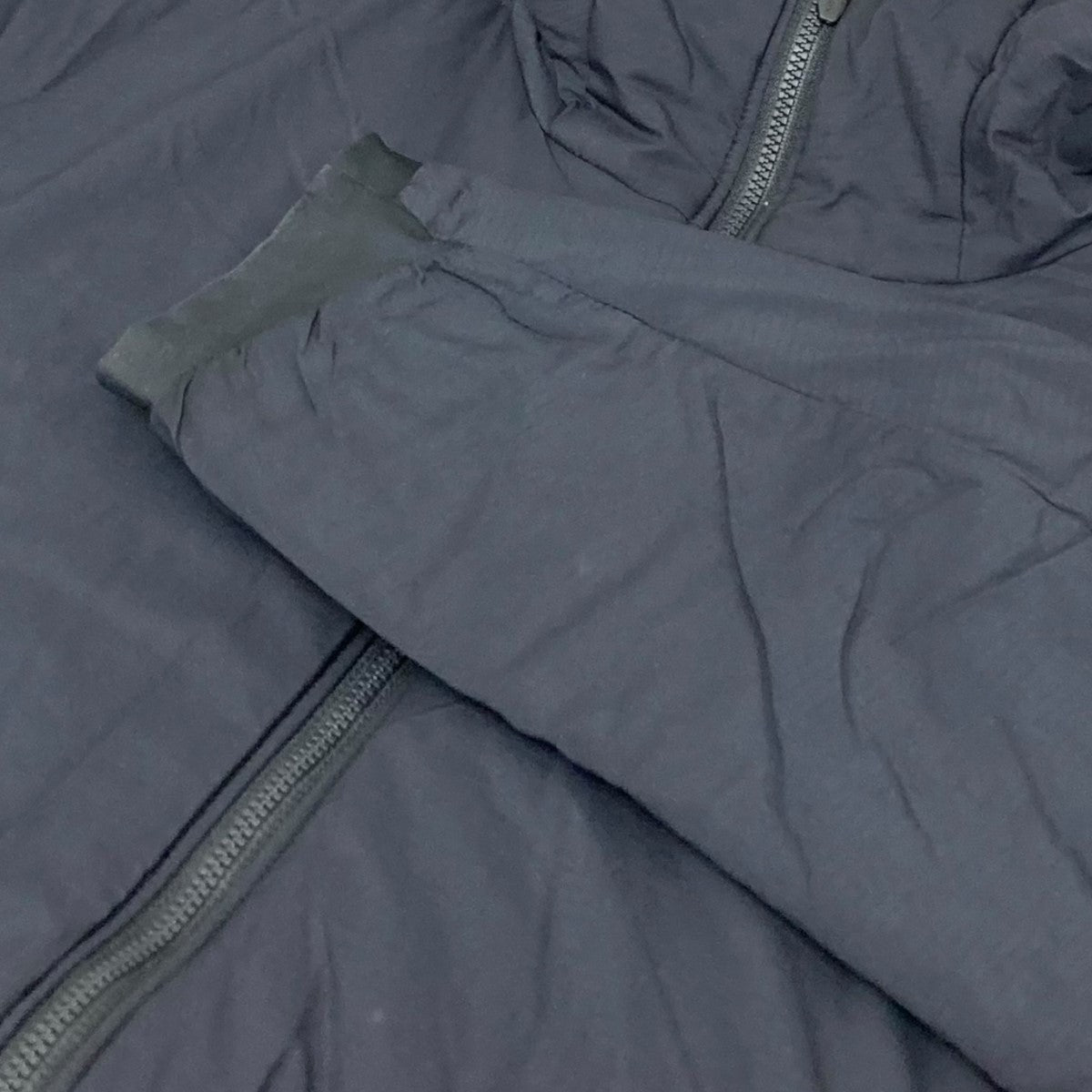 アークテリクスのATOM AR HOODY アトムフーディーです。 ARC’TERYX アウター 古着・中古アイテム