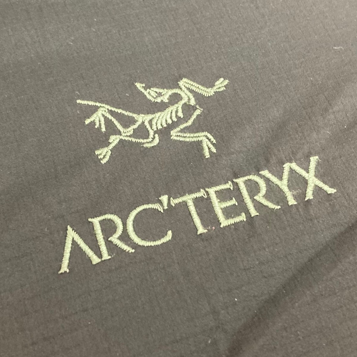 アークテリクスのATOM AR HOODY アトムフーディーです。 ARC’TERYX アウター 古着・中古アイテム