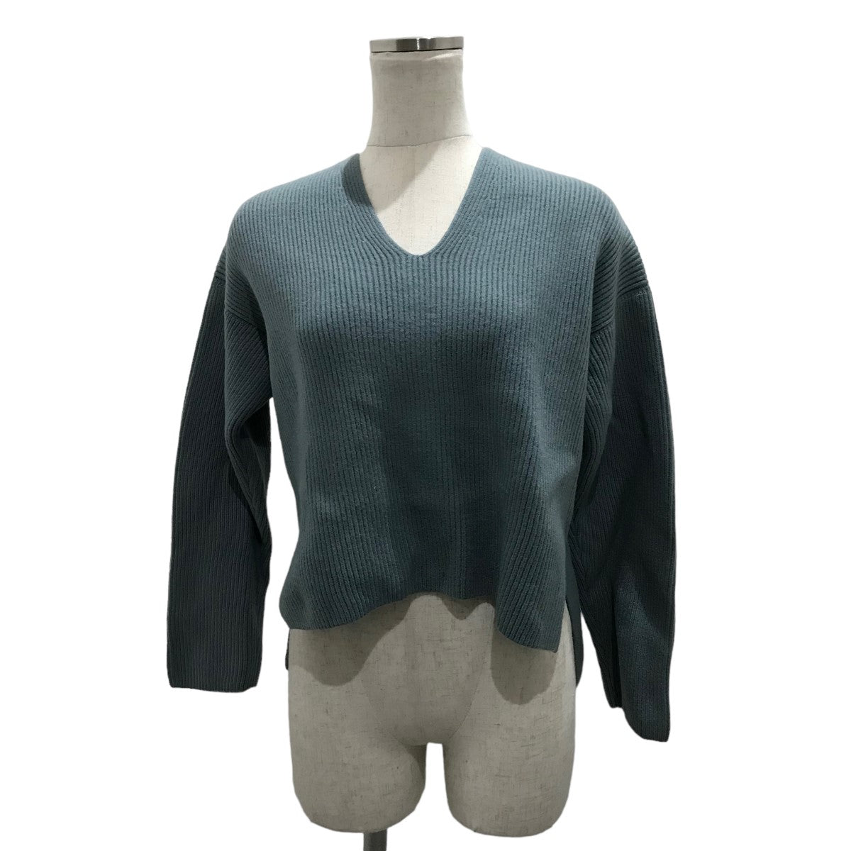 AURALEE(オーラリー) SUPER FINE WOOL RIB KNIT V NECK P OVネックリブニット ブルーグレー サイズ  0｜【公式】カインドオルオンライン ブランド古着・中古通販【kindal】