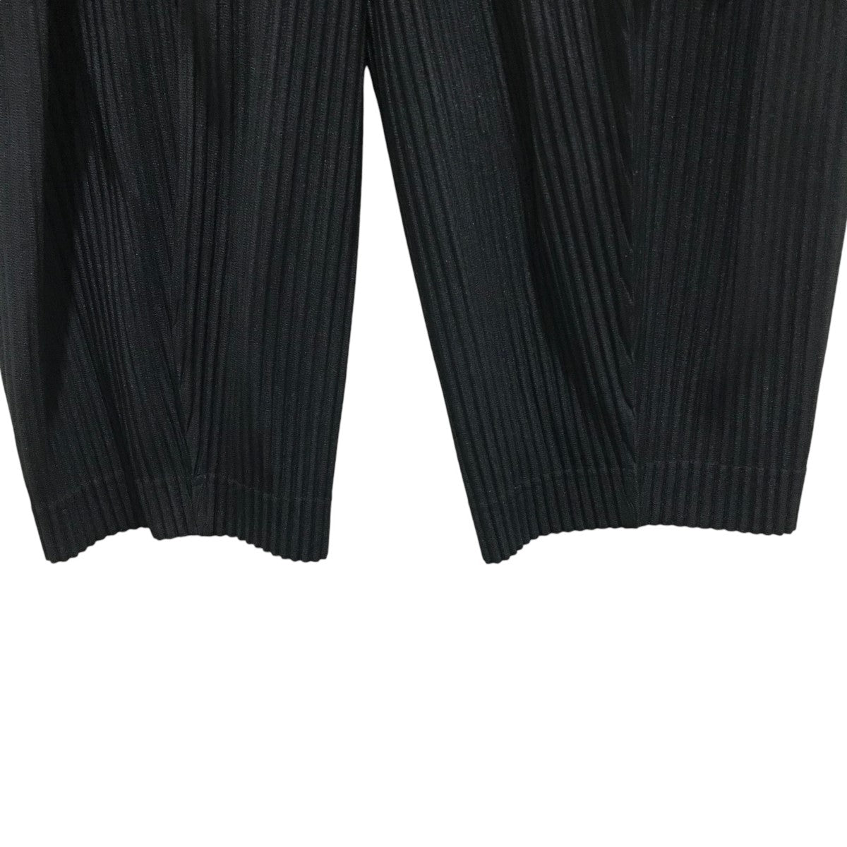 イッセイミヤケオムプリッセの23SS CARGO PANTS プリーツカーゴパンツ HP31JF175です。 HOMME PLISSE ISSEY MIYAKE ボトムス 古着・中古アイテム