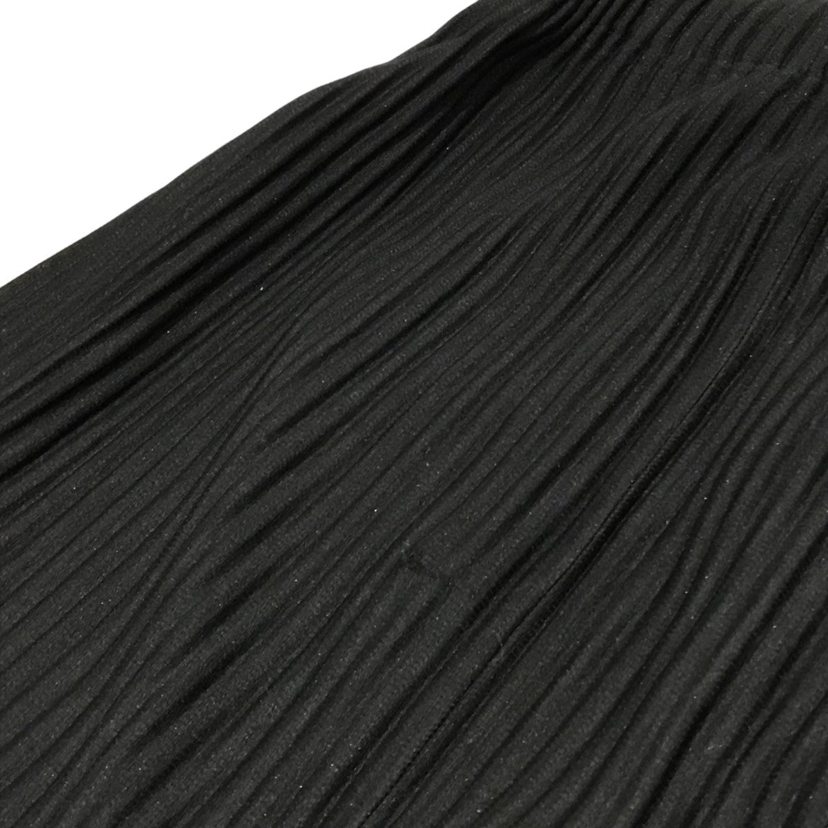 イッセイミヤケオムプリッセの23SS CARGO PANTS プリーツカーゴパンツ HP31JF175です。 HOMME PLISSE ISSEY MIYAKE ボトムス 古着・中古アイテム