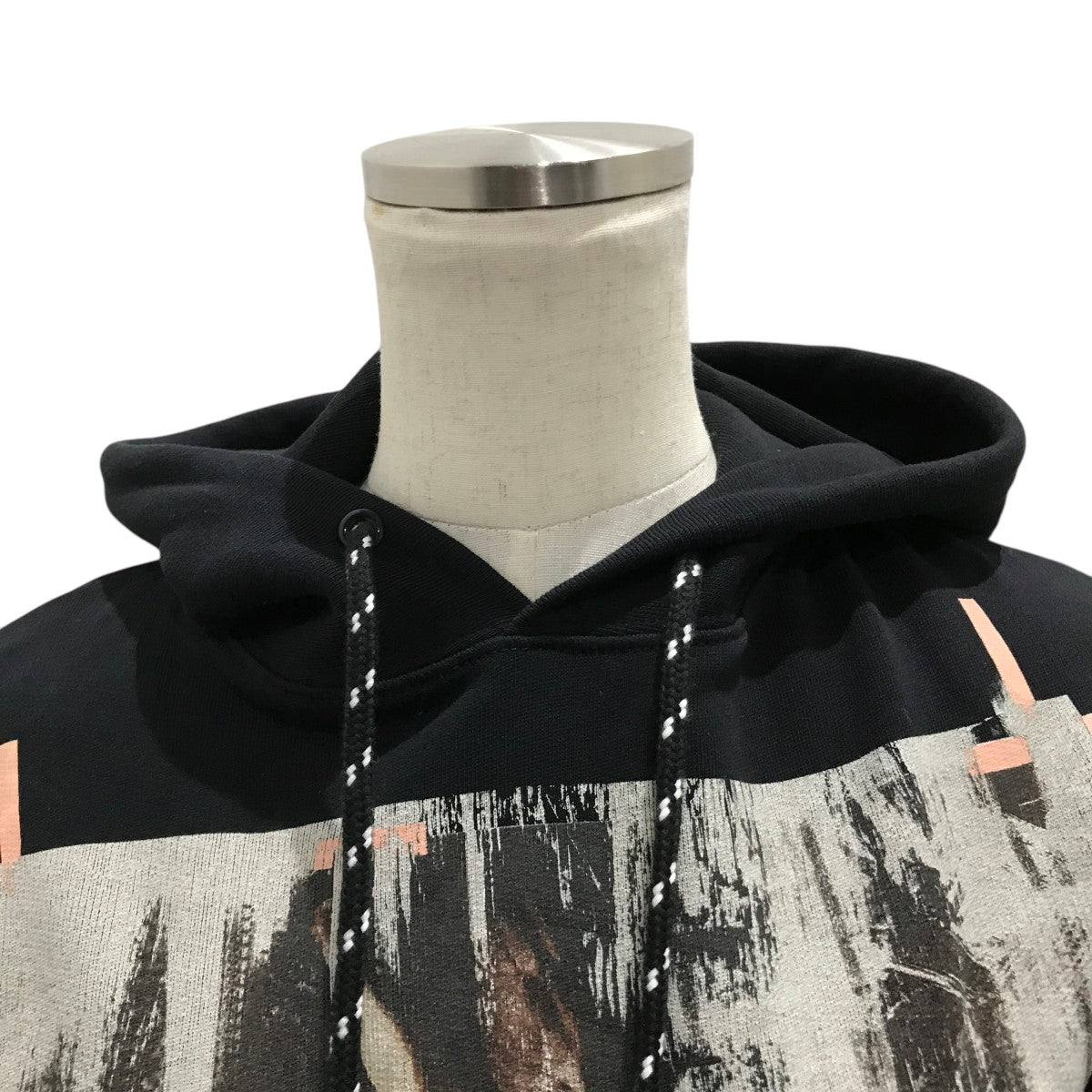 OFFWHITE 古着・中古 オフホワイトのプリントプルオーバーパーカーです。