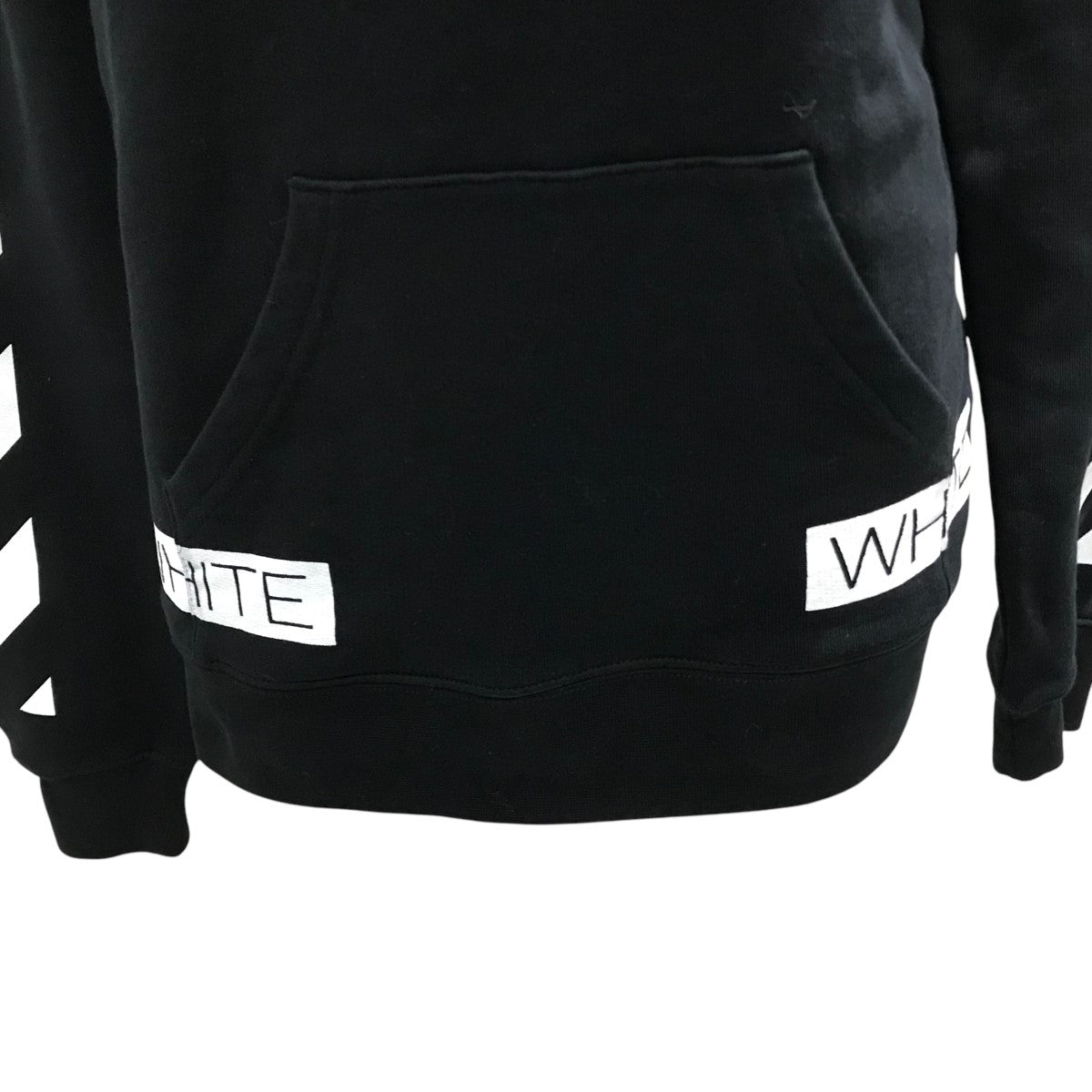 OFFWHITE 古着・中古 オフホワイトのプリントプルオーバーパーカーです。