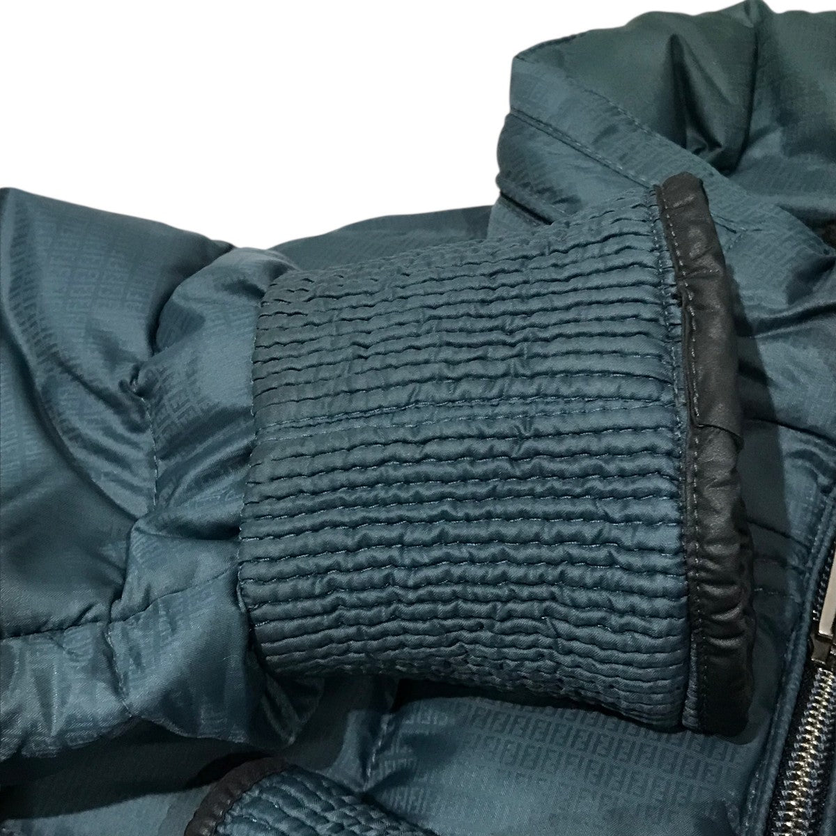 FENDI ダウンジャケットFW0439 古着・中古-8枚目のアイテム画像