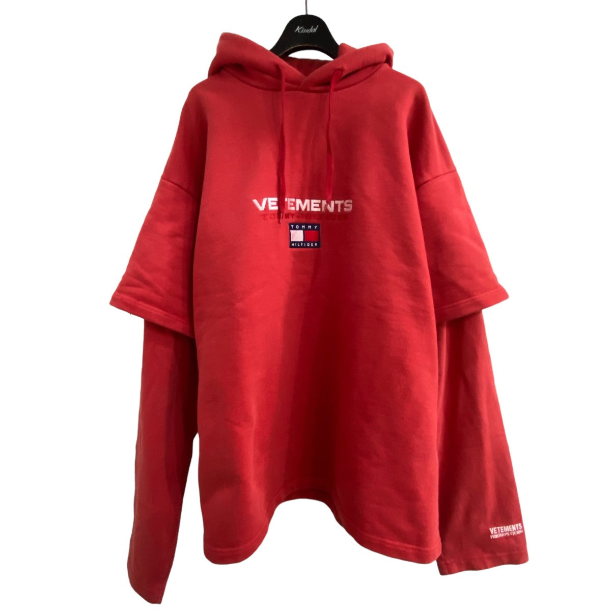 VETEMENTS(ヴェトモン) プルオーバーパーカー WSS18TR24 レッド サイズ 14｜【公式】カインドオルオンライン  ブランド古着・中古通販【kindal】