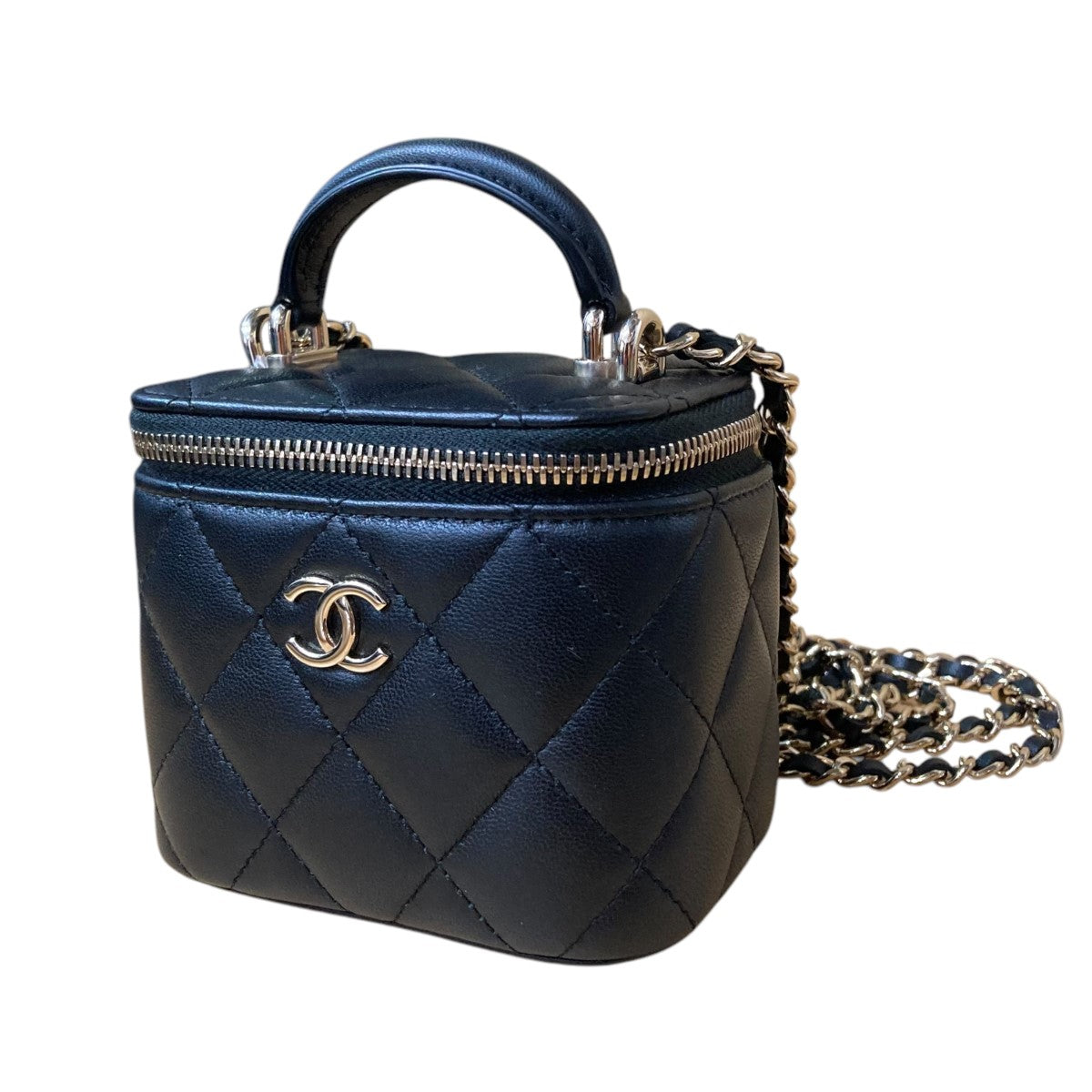 CHANEL(シャネル) スモールバニティーショルダーバッグ PC32P04L ブラック｜【公式】カインドオルオンライン  ブランド古着・中古通販【kindal】