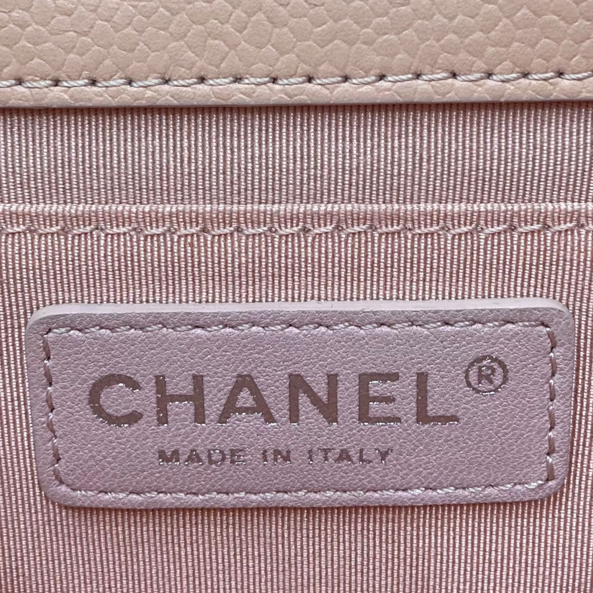 シャネルのキャビアスキン チェーンショルダーバッグです。 CHANEL 古着・中古 バッグ アイテム