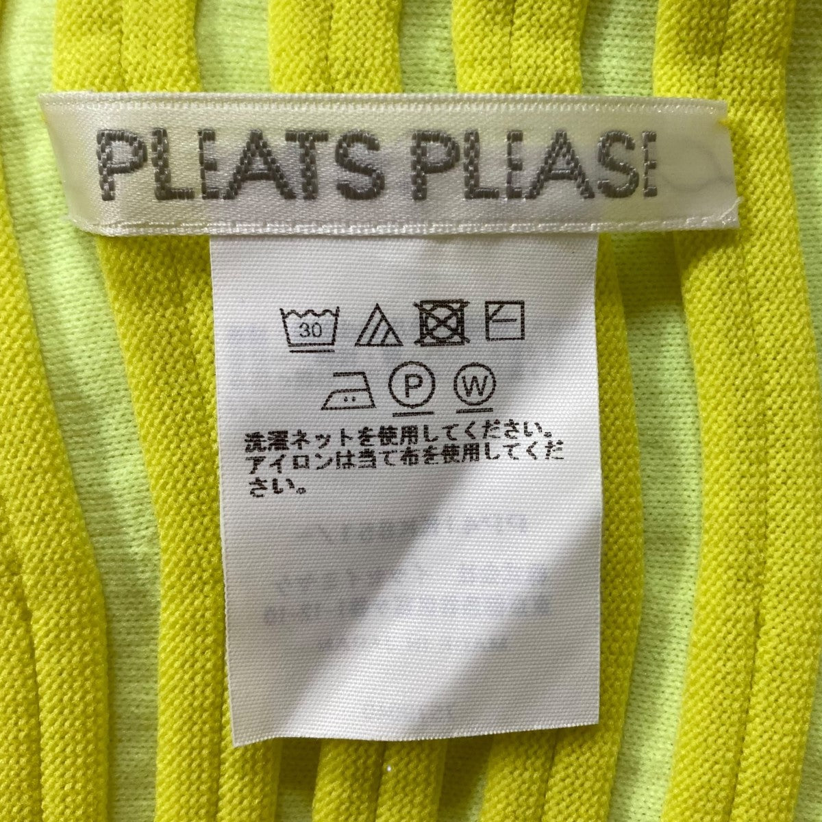 プリーツカットソー