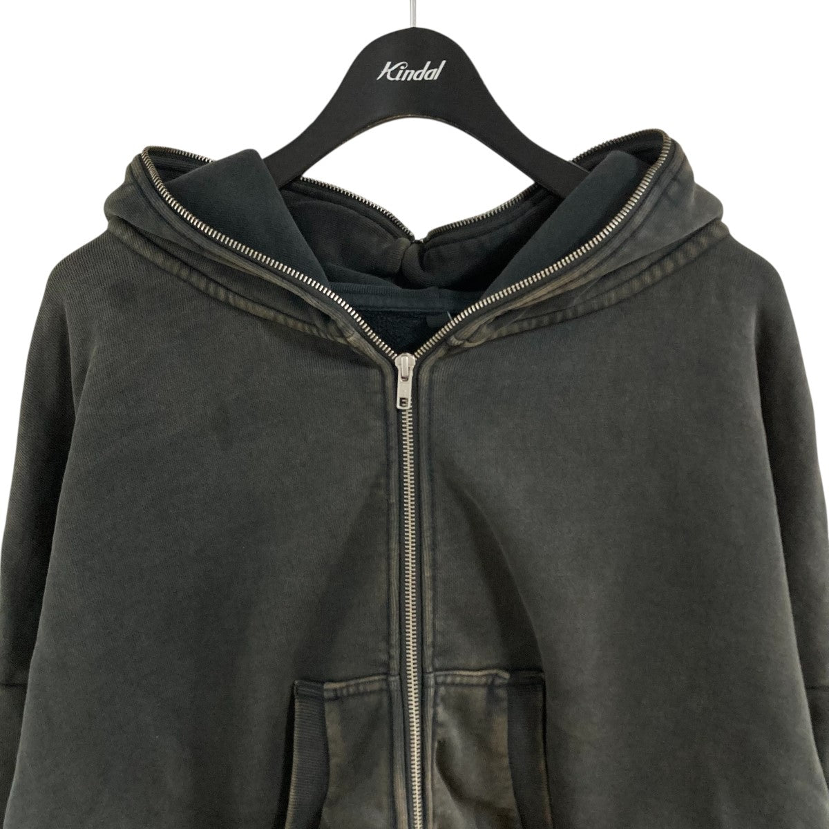 ジップアップパーカー