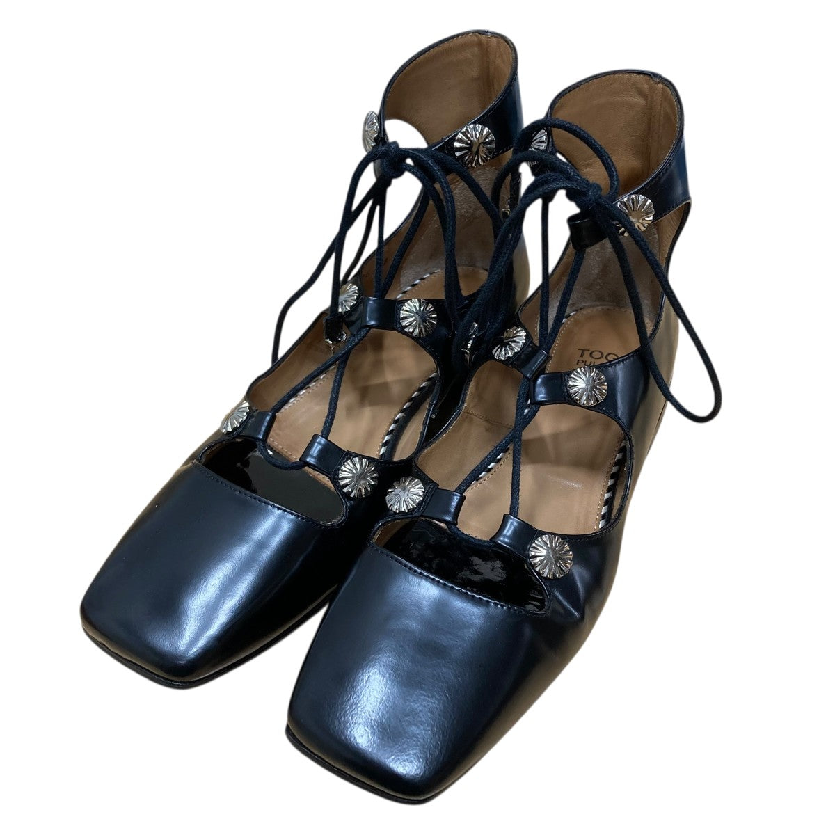 TOGA PULLA(トーガプルラ) メタルコンチョレースアップブーツ AJ1044