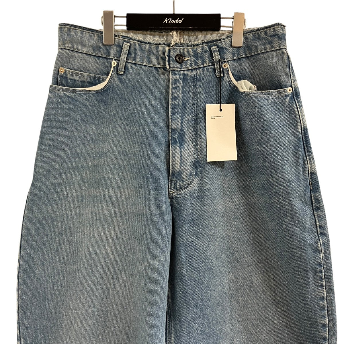 カットオフ加工デニムパンツ