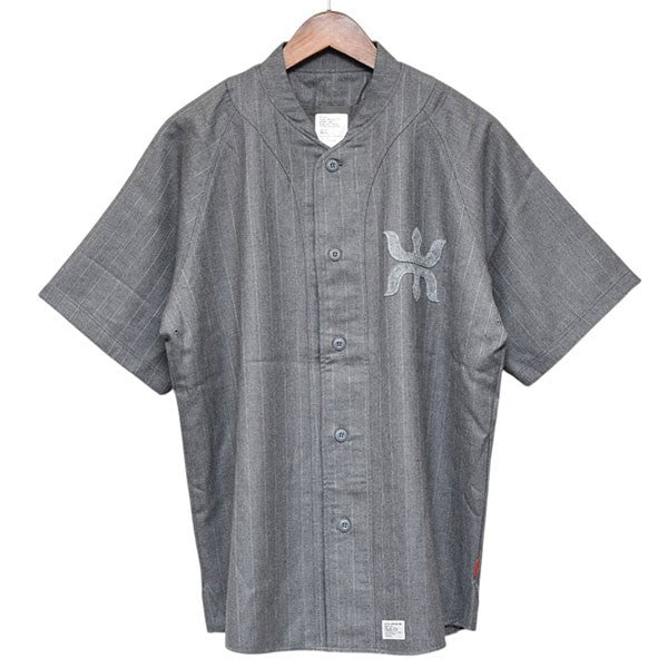 WTAPS ベースボールスタイル ショートスリーブシャツ グレー ロゴプリント WTAPS ベースボールスタイル ショートスリーブシャツ グレー