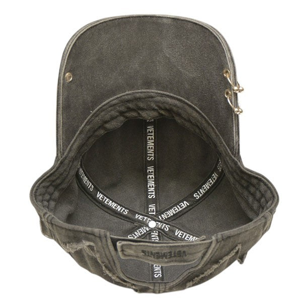 VETEMENTS 2024AW Fully Distressed Piercing Cap USED加工キャップ UA65CA200B 古着・中古-4枚目のアイテム画像