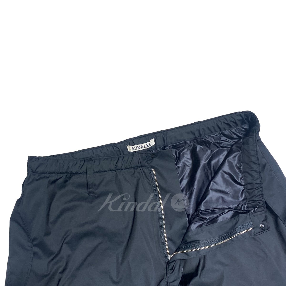 オーラリーの24SS HARD TWIST POLYESTER SATIN LAMINATE FIELD PANTS パンツです。 AURALEE ボトムス 古着・中古アイテム