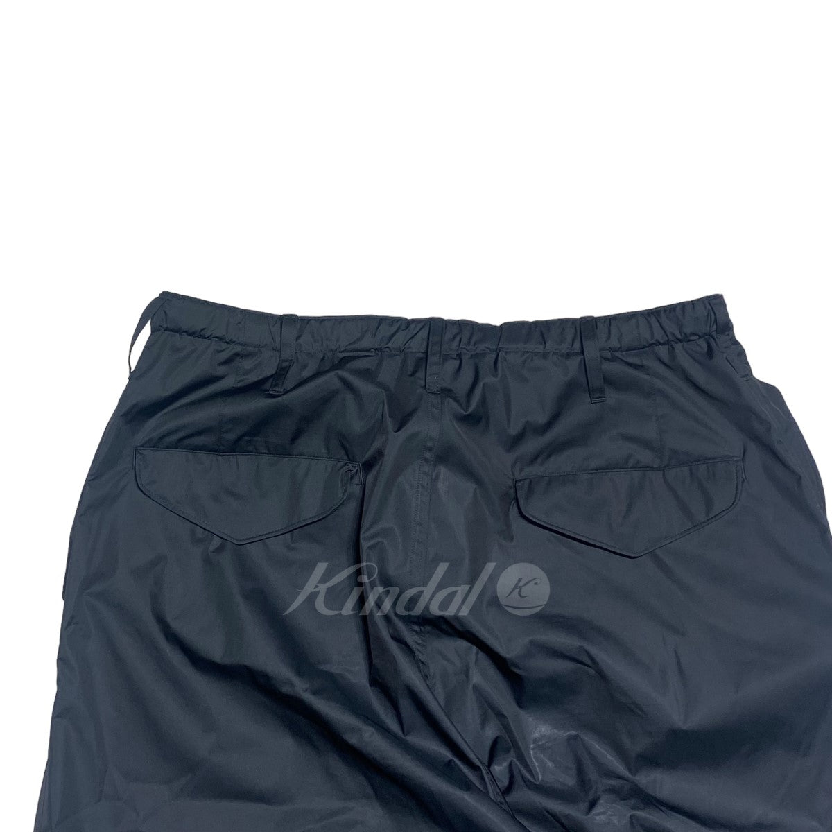 オーラリーの24SS HARD TWIST POLYESTER SATIN LAMINATE FIELD PANTS パンツです。 AURALEE ボトムス 古着・中古アイテム