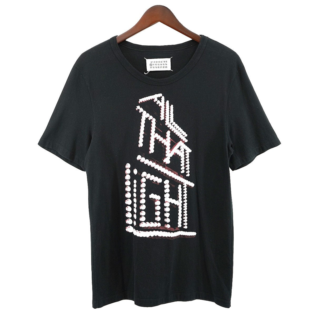 Martin Margiela(マルタンマルジェラ) ALL THAT LIGHT ロゴ プリント Tシャツ ブラック｜【公式】カインドオルオンライン  ブランド古着・中古通販【kindal】