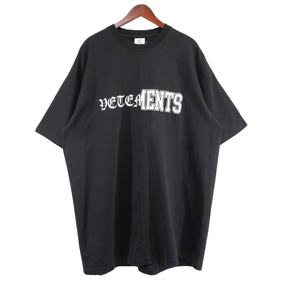 VETEMENTS(ヴェトモン) 21SS VERTICAL CUT-UP LOGO T-SHIRT ロゴ オーバーサイズ Tシャツ 定価75900円  UE51TR860B ブラック サイズ M｜【公式】カインドオルオンライン ブランド古着・中古通販【kindal】