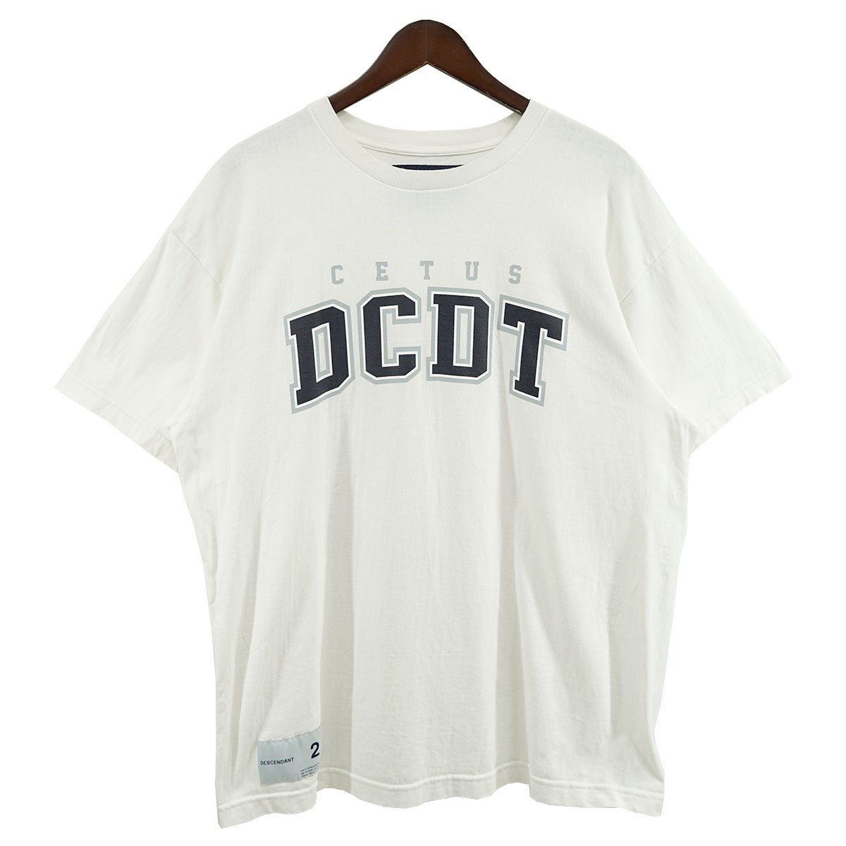 DESCENDANT(ディセンダント) TEAM SS DCDT ロゴ Tシャツ ホワイト サイズ 2｜【公式】カインドオルオンライン  ブランド古着・中古通販【kindal】