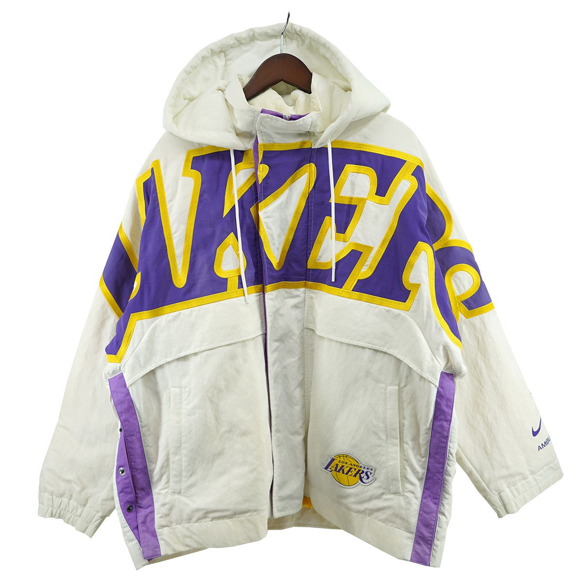 AMBUSH×NIKE NIKE NBA COLLECTION LAKERS ロゴ ジャケット DB9564-121 ホワイト サイズ  L｜【公式】カインドオルオンライン ブランド古着・中古通販【kindal】