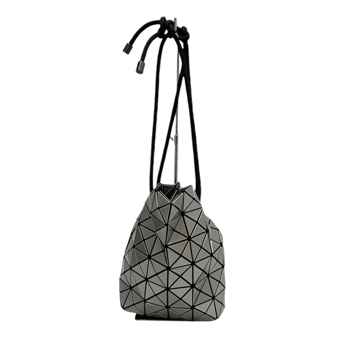 BAO BAO ISSEY MIYAKE(バオバオイッセイミヤケ) 巾着ショルダーバッグ シルバー｜【公式】カインドオルオンライン  ブランド古着・中古通販【kindal】