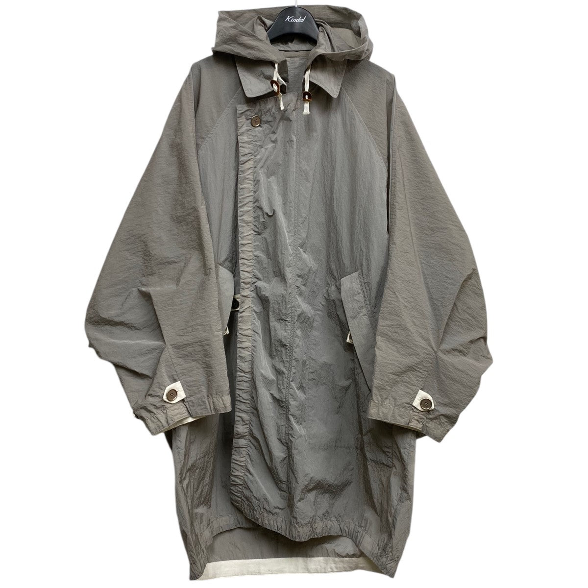 uru(ウル) WATER REPELLENT NYLON ZIP UP COATナイロンオーバーサイズコートロングポンチョジャケット グレー サイズ  Free(オーバーサイズ)｜【公式】カインドオルオンライン ブランド古着・中古通販【kindal】