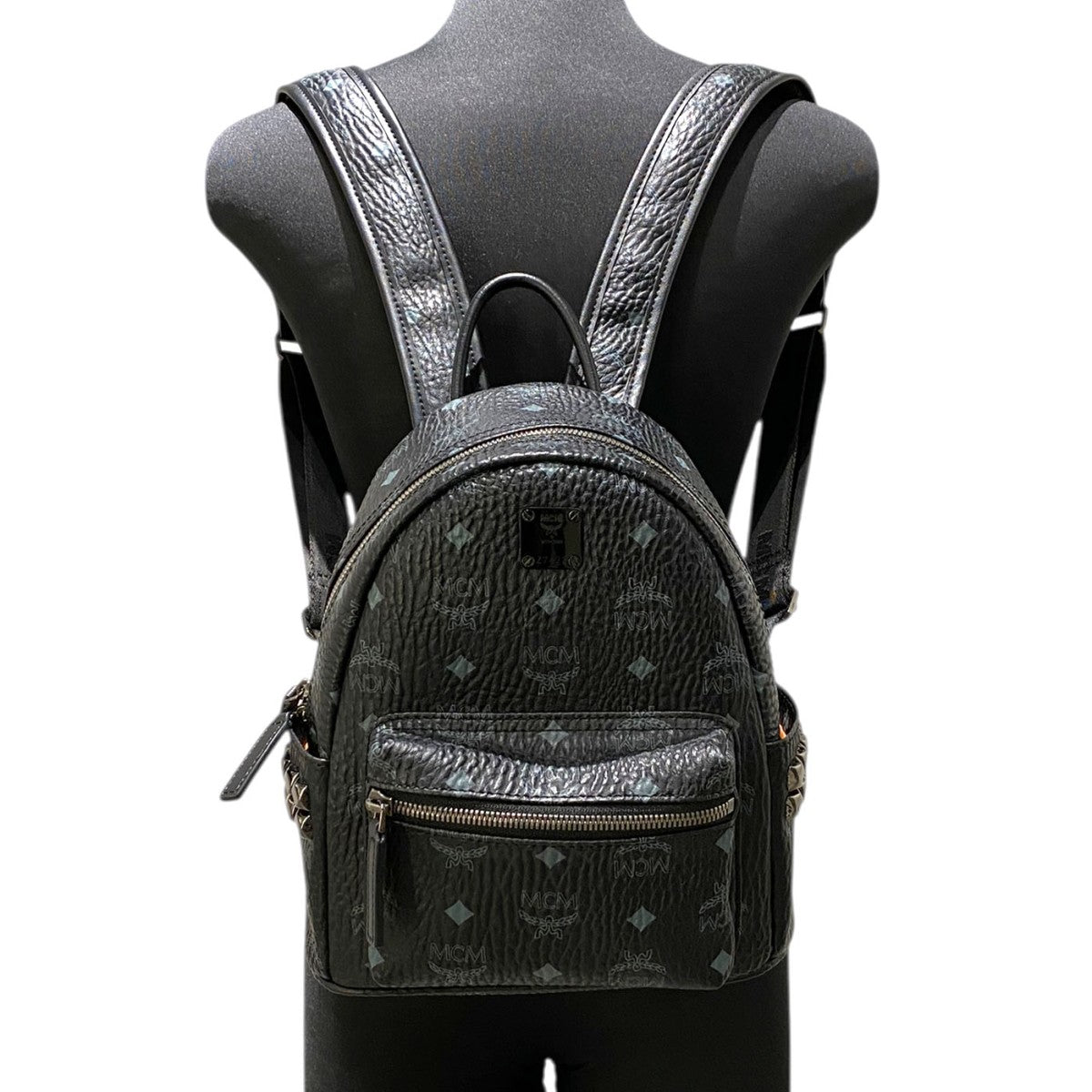 MCM Stark サイドスタッズ バックパック スモールサイズ ブラック 黒 Small Stark サイドスタッズ バックパック - ヴィセトス