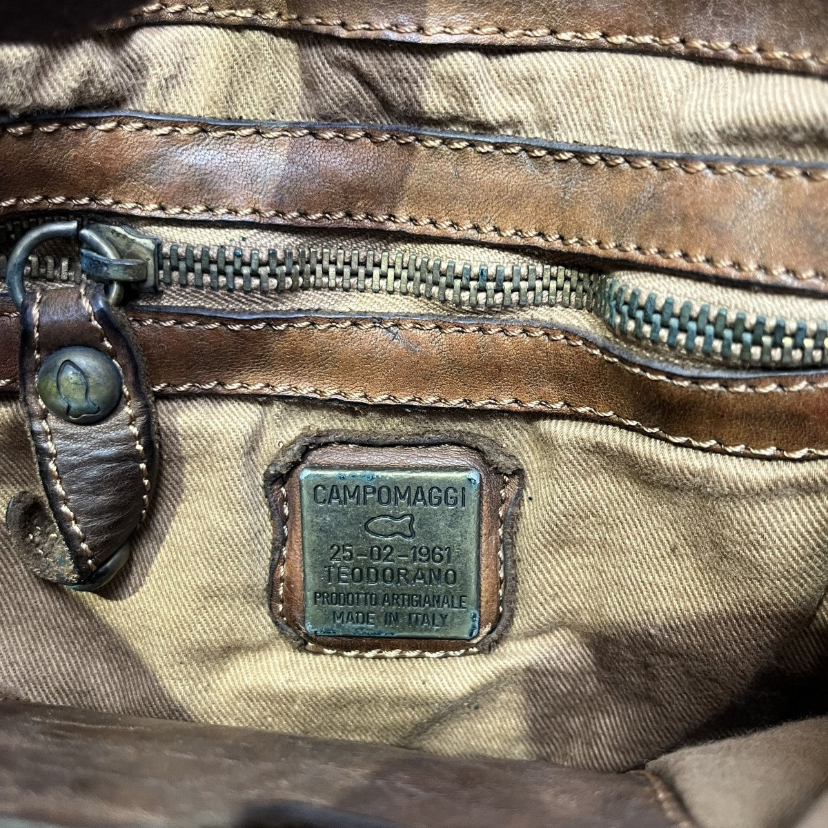 CAMPOMAGGI 古着・中古 カンポマッジのヴィンテージ加工ショルダーバッグ 25-021961です。