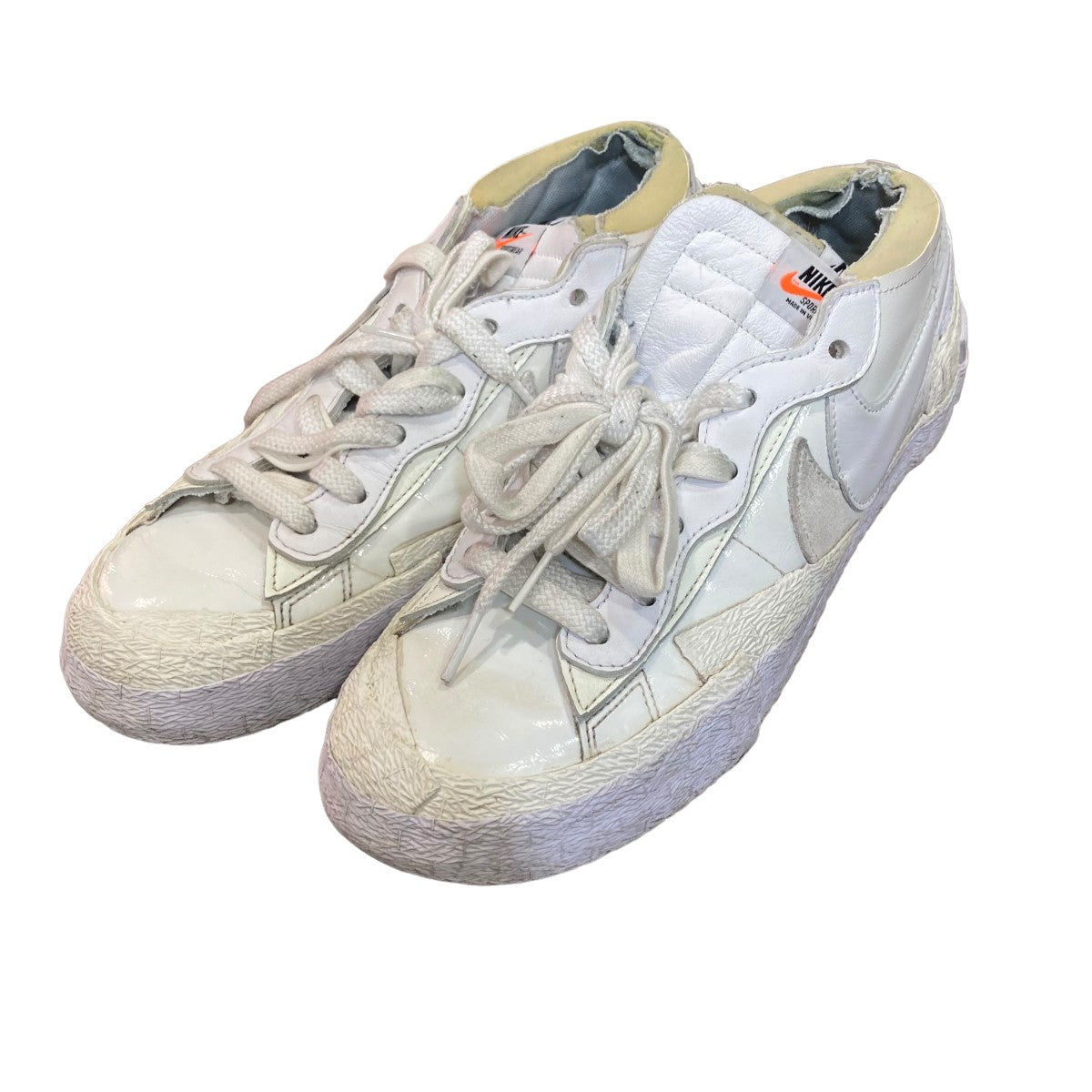 sacai×NIKE Blazer Low White Patent LeatherスニーカーDM6443-100 ...