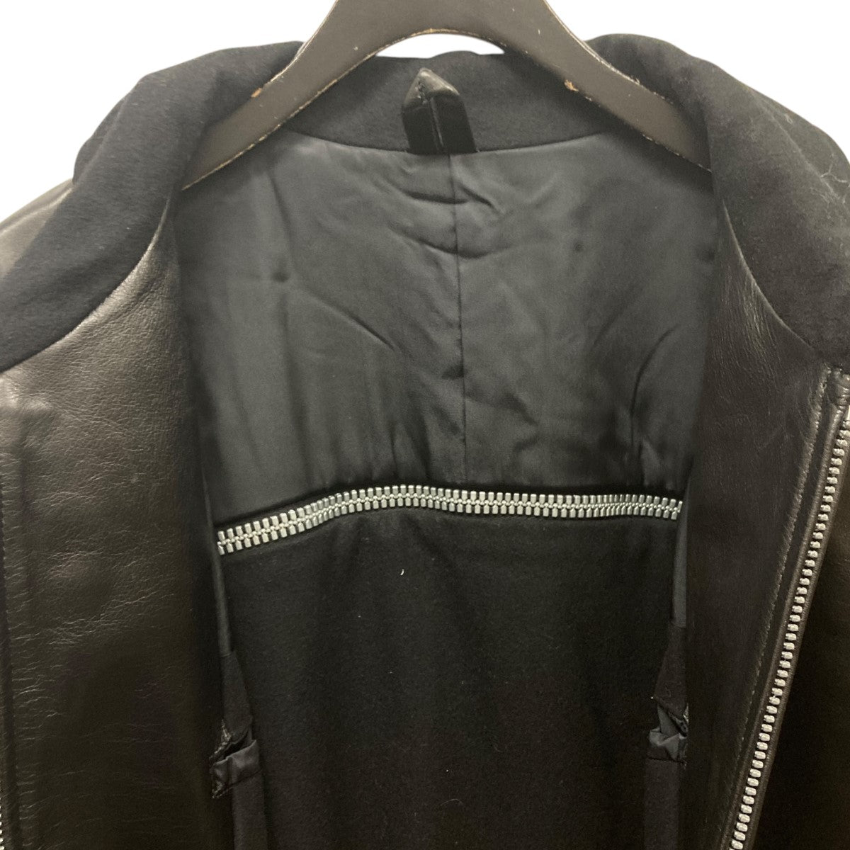 Yohji Yamamoto pour homme 古着・中古 ヨウジヤマモトプールオムの91AW 6.1 the men ジップデザインレザージャケットです。